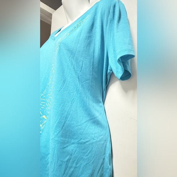 Nike Women's Aqua V-Neck Tee - Picture 4 of 7